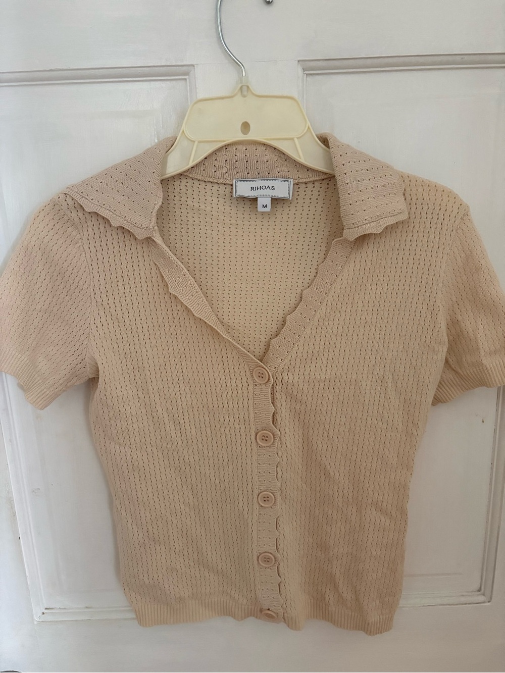 RIHOAS Scallop-Trim Short Sleeve Button-Up Top in Beige